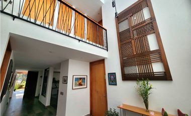 CASA EN VENTA EN AVNDARO, VALLE DE BRAVO