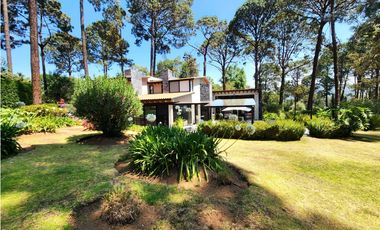 CASA EN VENTA EN AVNDARO, VALLE DE BRAVO