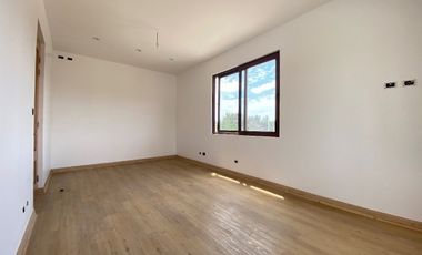 Venta de casa nueva en condominio Pirque sector Los Silos
