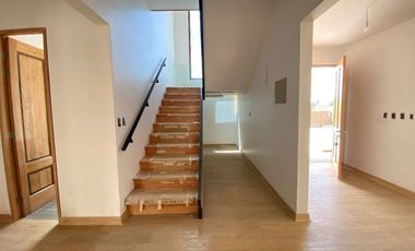 Venta de casa nueva en condominio Pirque sector Los Silos