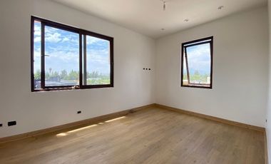 Venta de casa nueva en condominio Pirque sector Los Silos
