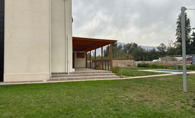 Venta de casa nueva en condominio Pirque sector Los Silos