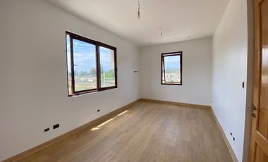 Venta de casa nueva en condominio Pirque sector Los Silos