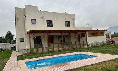 Venta de casa nueva en condominio Pirque sector Los Silos
