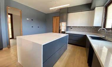 Venta de casa nueva en condominio Pirque sector Los Silos