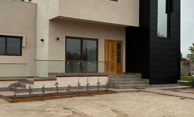 Venta de casa nueva en condominio Pirque sector Los Silos