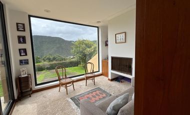 Venta de espectacular casa en conjunto Casa de Campo, La Calera.