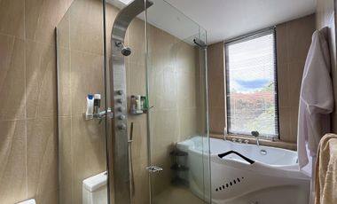 Venta de espectacular casa en conjunto Casa de Campo, La Calera.