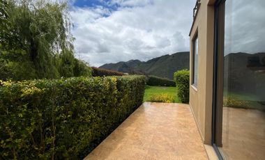 Venta de espectacular casa en conjunto Casa de Campo, La Calera.