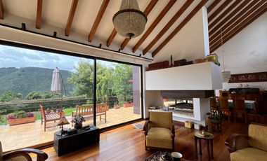 Venta de espectacular casa en conjunto Casa de Campo, La Calera.