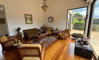 Venta de espectacular casa en conjunto Casa de Campo, La Calera.