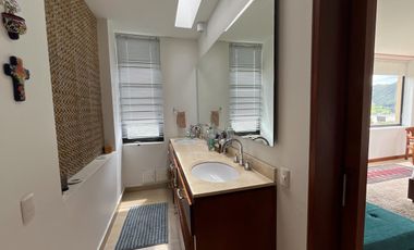 Venta de espectacular casa en conjunto Casa de Campo, La Calera.