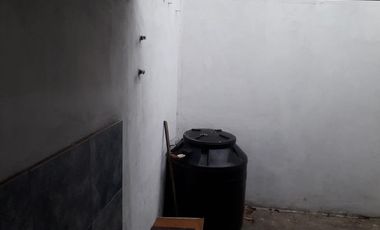 Casa en alquiler - 1 dormitorio 1 baño - La Plata