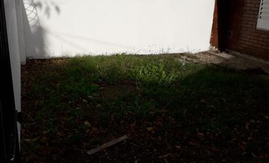 Casa en alquiler - 1 dormitorio 1 baño - La Plata