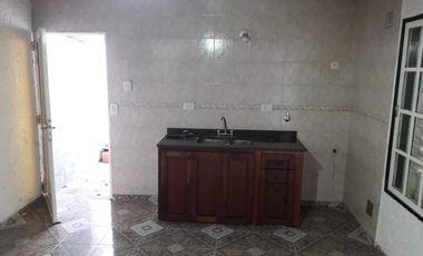 Casa en alquiler - 1 dormitorio 1 baño - La Plata