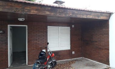 Casa en alquiler - 1 dormitorio 1 baño - La Plata