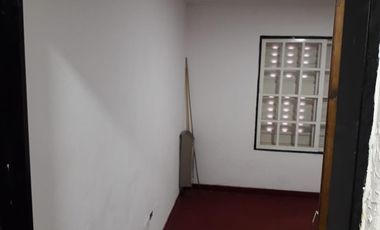 Casa en alquiler - 1 dormitorio 1 baño - La Plata