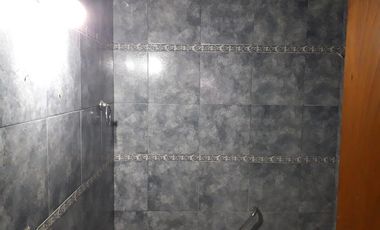 Casa en alquiler - 1 dormitorio 1 baño - La Plata