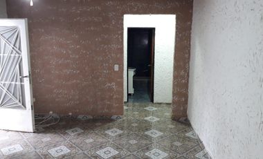 Casa en alquiler - 1 dormitorio 1 baño - La Plata