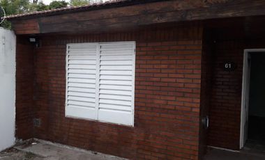 Casa en alquiler - 1 dormitorio 1 baño - La Plata