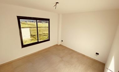 VENTA | CASA A ESTRENAR CON PILETA | BARRIO COSTA DEL SOL