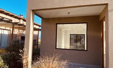 VENTA | CASA A ESTRENAR CON PILETA | BARRIO COSTA DEL SOL