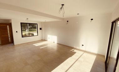 VENTA | CASA A ESTRENAR CON PILETA | BARRIO COSTA DEL SOL