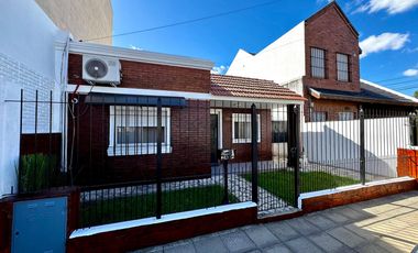 Casa tres ambientes, calle Santa Fe 1225, San Antonio de Padua Norte