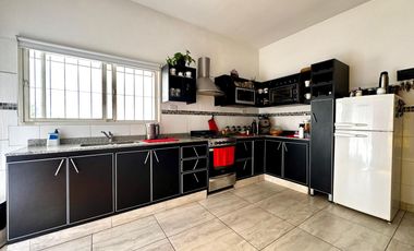 Casa tres ambientes, calle Santa Fe 1225, San Antonio de Padua Norte