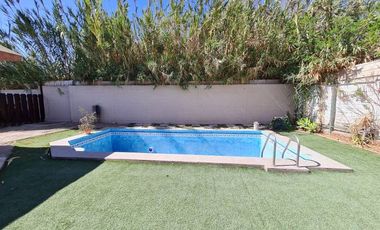 ESPECTACULAR CASA AMOBLADA CON PISCINA 5 DORMITORIOS