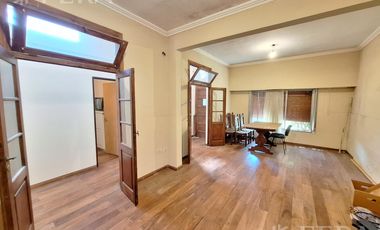 Venta casa de 4 ambientes con cochera y quincho en Sarandí