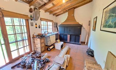 Venta casa de 4 ambientes con cochera y quincho en Sarandí