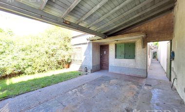 Venta casa de 4 ambientes con cochera y quincho en Sarandí