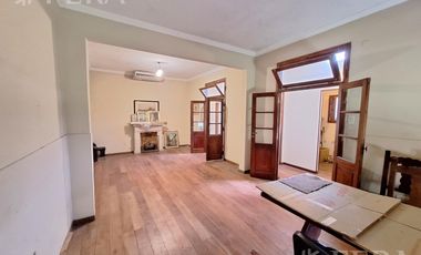 Venta casa de 4 ambientes con cochera y quincho en Sarandí