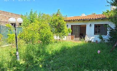 Venta casa de 4 ambientes con cochera y quincho en Sarandí