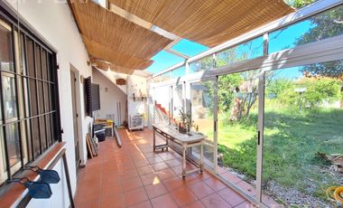 Venta casa de 4 ambientes con cochera y quincho en Sarandí