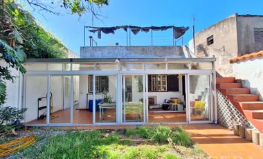 Venta casa de 4 ambientes con cochera y quincho en Sarandí