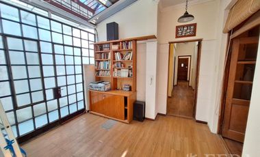 Venta casa de 4 ambientes con cochera y quincho en Sarandí