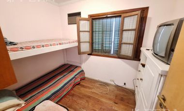 Venta casa de 4 ambientes con cochera y quincho en Sarandí