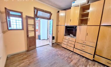 Venta casa de 4 ambientes con cochera y quincho en Sarandí