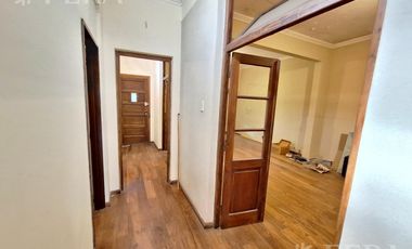 Venta casa de 4 ambientes con cochera y quincho en Sarandí