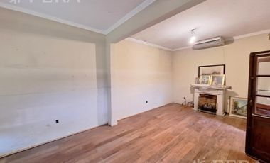 Venta casa de 4 ambientes con cochera y quincho en Sarandí