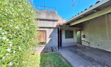 Venta casa de 4 ambientes con cochera y quincho en Sarandí