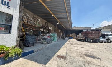 Terreno comercial con oficinas  sobre avenida principal