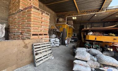 Terreno comercial con oficinas  sobre avenida principal