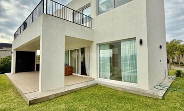 Casa en Alquiler a la Laguna  Amoblada Puertos del Lago