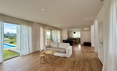 Casa en Alquiler a la Laguna  Amoblada Puertos del Lago