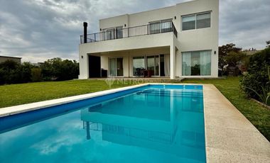 Casa en Alquiler a la Laguna  Amoblada Puertos del Lago