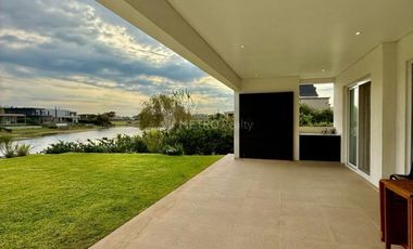 Casa en Alquiler a la Laguna  Amoblada Puertos del Lago