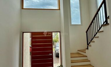 Casa en Alquiler a la Laguna  Amoblada Puertos del Lago